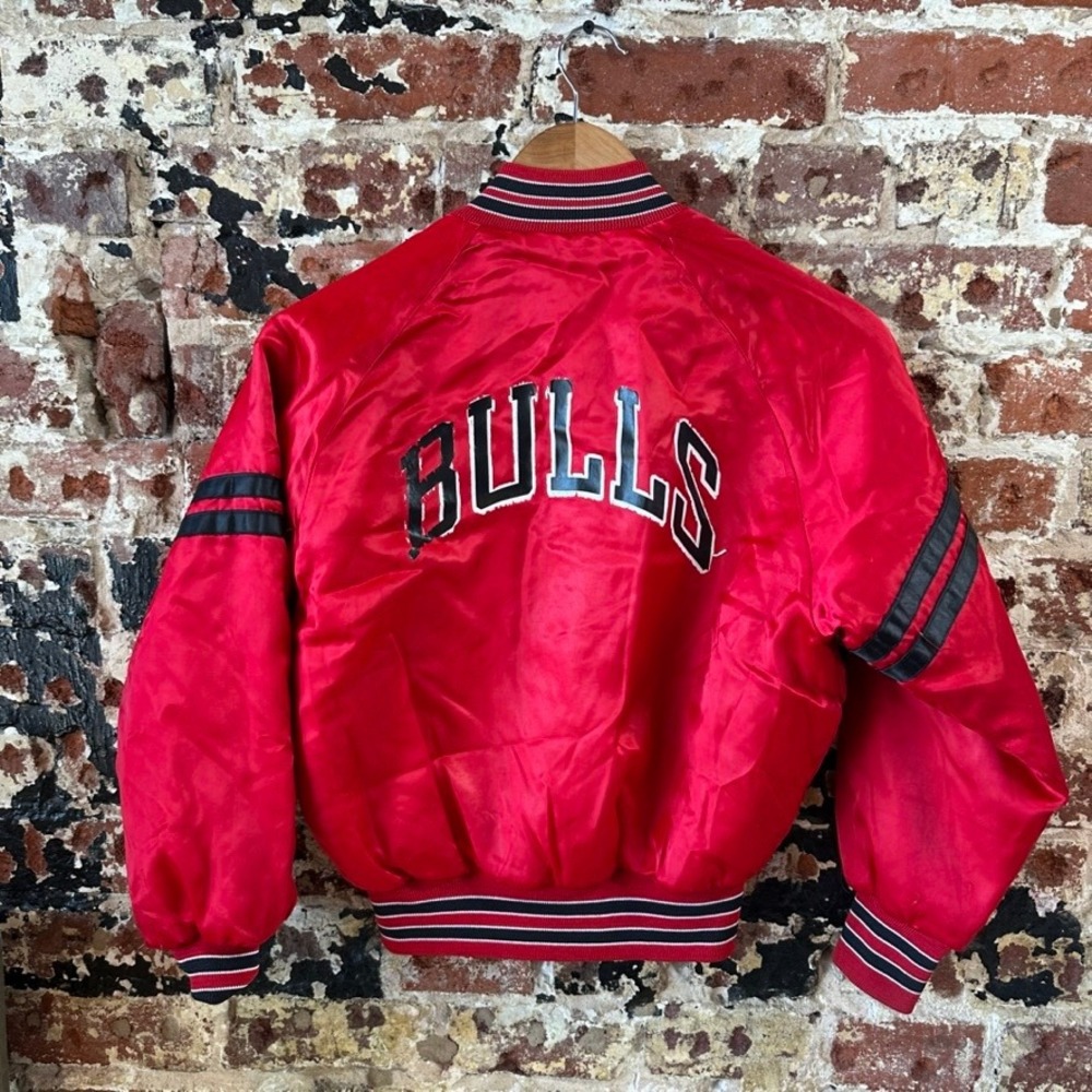 VTG Chalk Line Chicago Bulls Red Satin Snap Boys Youth Medium 10-12